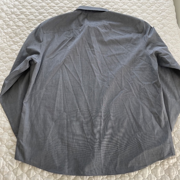 UNTUCKit Pio Cesare Wrinkle Free Button Down Shirt - Picture 2 of 7